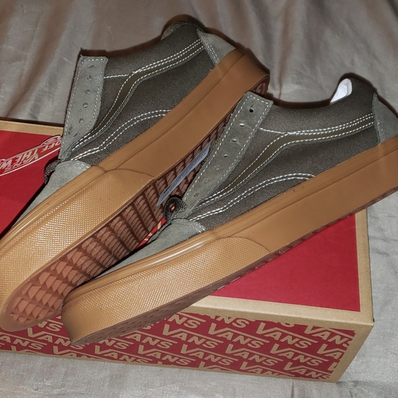 Vans - Picture 4 of 6